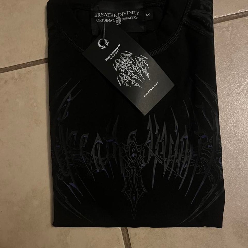 Breathe Divinity black compression t-shirt with purple accents Size S